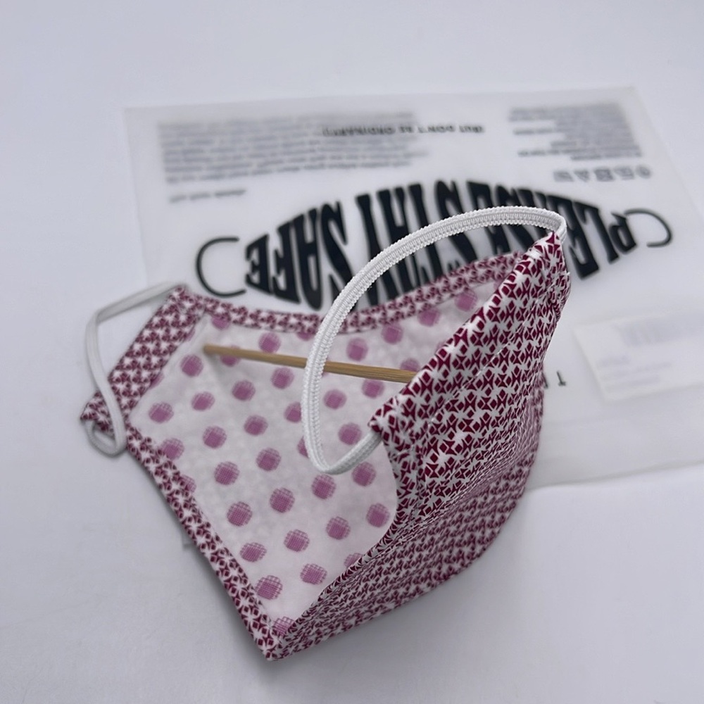 Red and White Patterned Face Mask TED BAKER LONDON Reversible Reusable
NWT - Picture 6 of 15